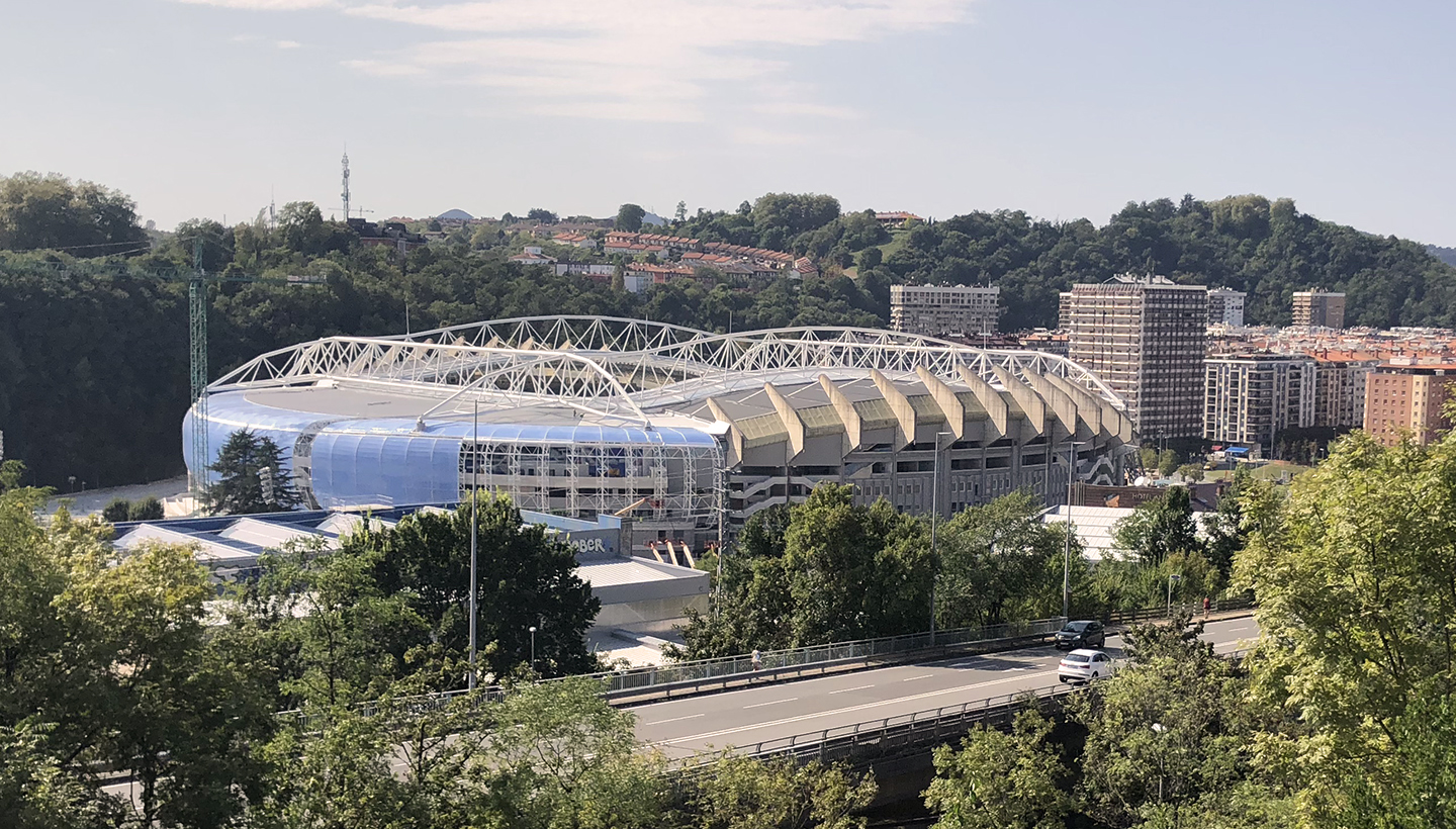 Refuerzo estructural en varios elementos estructurales del estadio